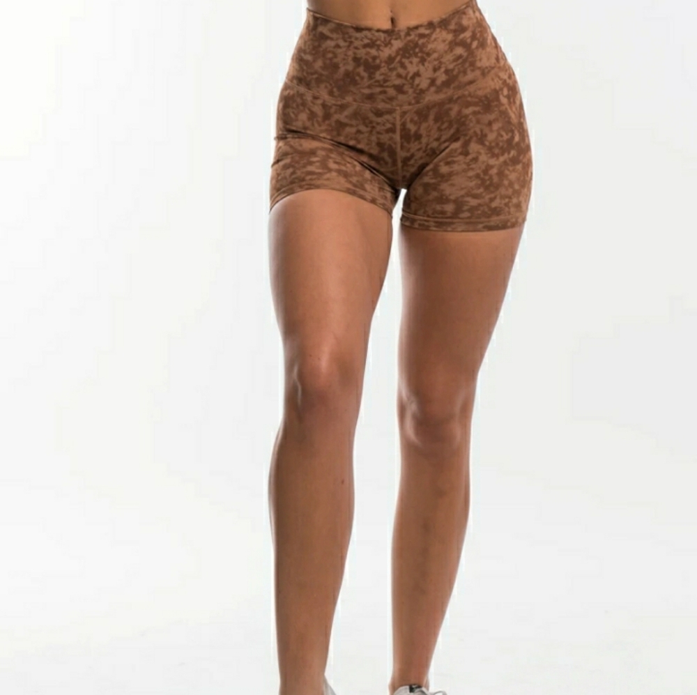 ECHT STEALTH SCRUNCH SHORTS

Lion Brown